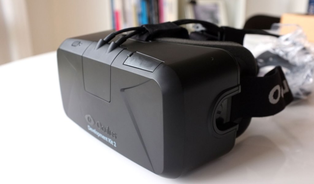 casca din fotografia Oculus VR
